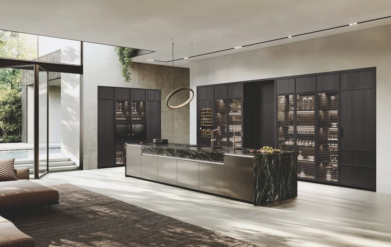 Binova HILY LEGNO — natural wood Italian kitchen with warm architectural detail